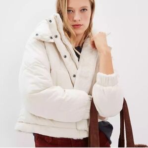AMERICAN EAGLE white reversible puffer jacket, size S -MISSING HOOD-